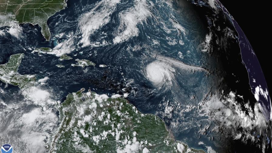 Huracán Sam provocará oleaje intenso en costa este de EEUU Huracán Sam provocará oleaje intenso en costa este de EEUU