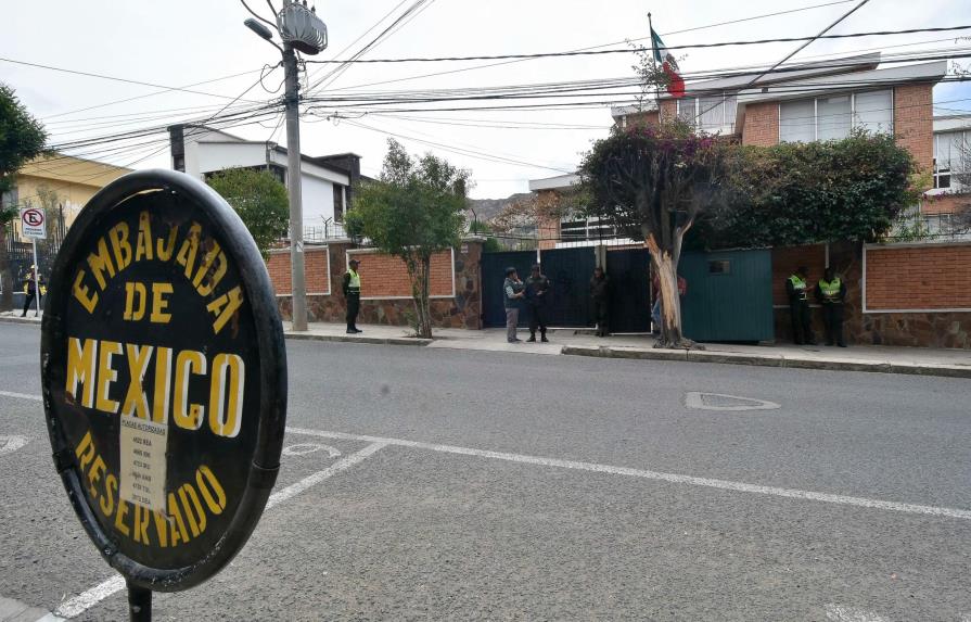 México dice que la Policía boliviana bloqueó a diplomáticos españoles