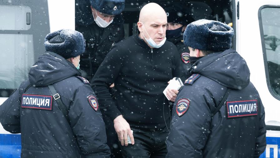 Policía rusa arresta a unos 200 concejales independientes