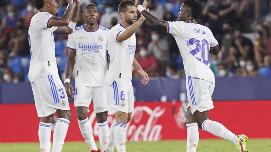 Mientras corteja a Mbappé, el Madrid visita al Betis