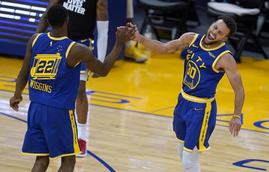 Curry encesta 38 y Warriors remontan ante Clippers