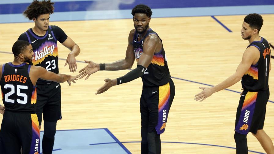 Ayton aporta 26 puntos a victoria de Suns sobre Rockets