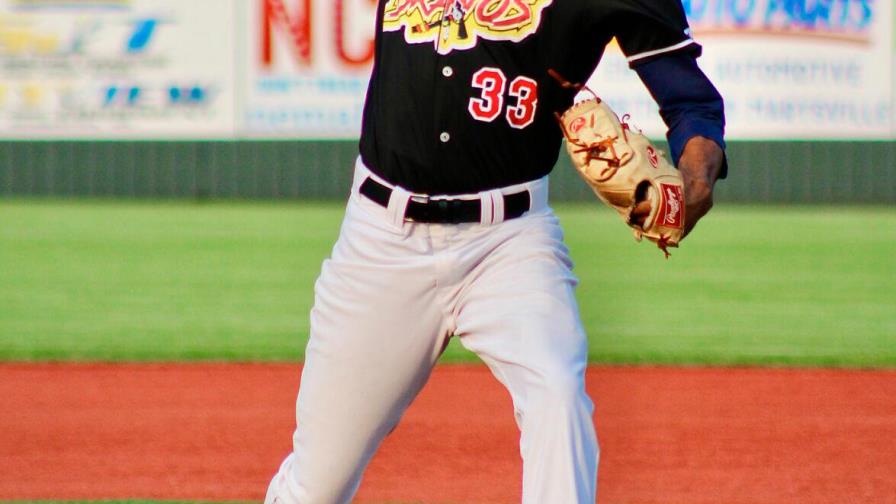 Méndez, del básquet a lanzar sobre las 100 mph y firmará a los 28 años Méndez, del básquet a lanzar sobre las 100 mph y firmará a los 28 años