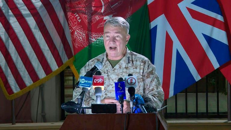 Estados Unidos seguirá bombardeos en Afganistán si ofensiva talibán persiste