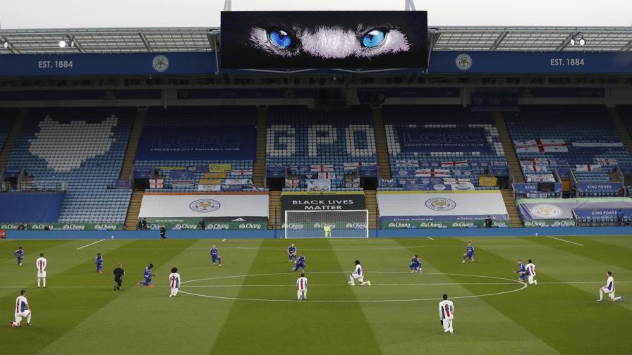 Futbolistas ingleses seguirán hincando rodilla en Euro