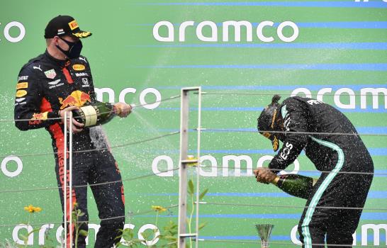 Hamilton gana 8vo GP de Hungría, igualando a Schumacher