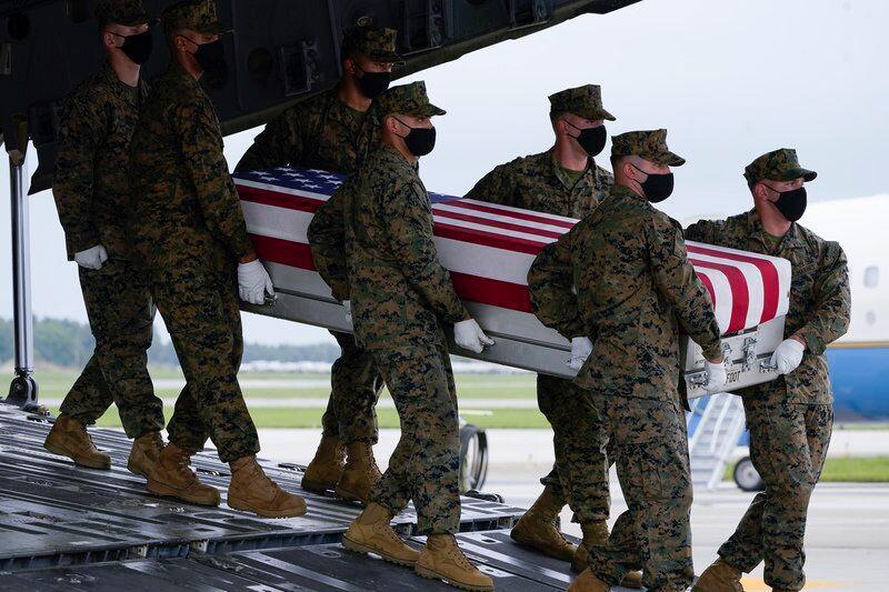 Restos de dominicana muerta en Kabul regresan a EEUU escoltados por el presidente Biden y su esposa