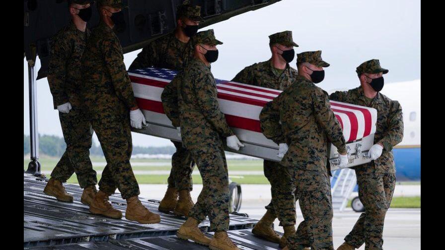 Restos de dominicana muerta en Kabul regresan a EEUU escoltados por el presidente Biden y su esposa Restos de dominicana muerta en Kabul regresan a EEUU escoltados por el presidente Biden y su esposa