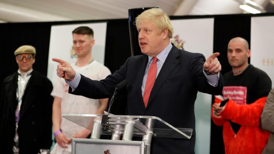 Johnson logra mayoría, dice completará el Brexit en enero Johnson logra mayoría, dice completará el Brexit en enero