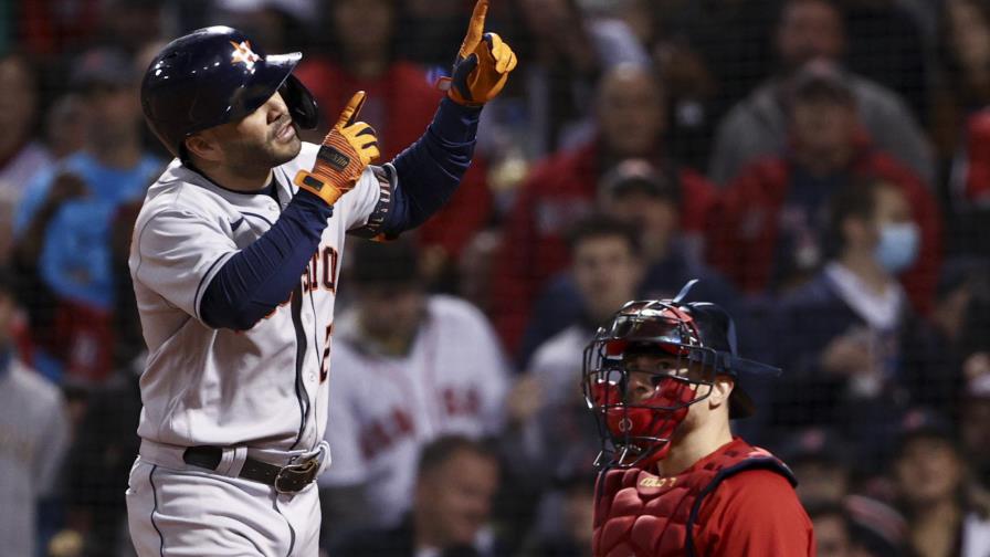 Astros despiertan e igualan serie ante Medias Rojas