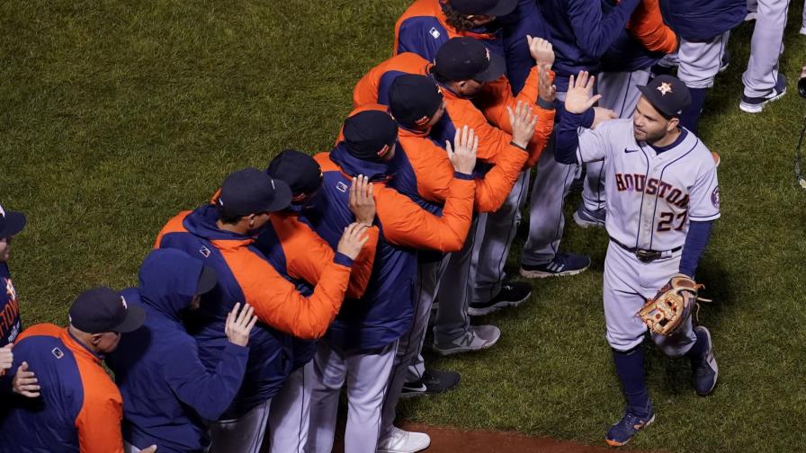 Astros despiertan e igualan serie ante Medias Rojas