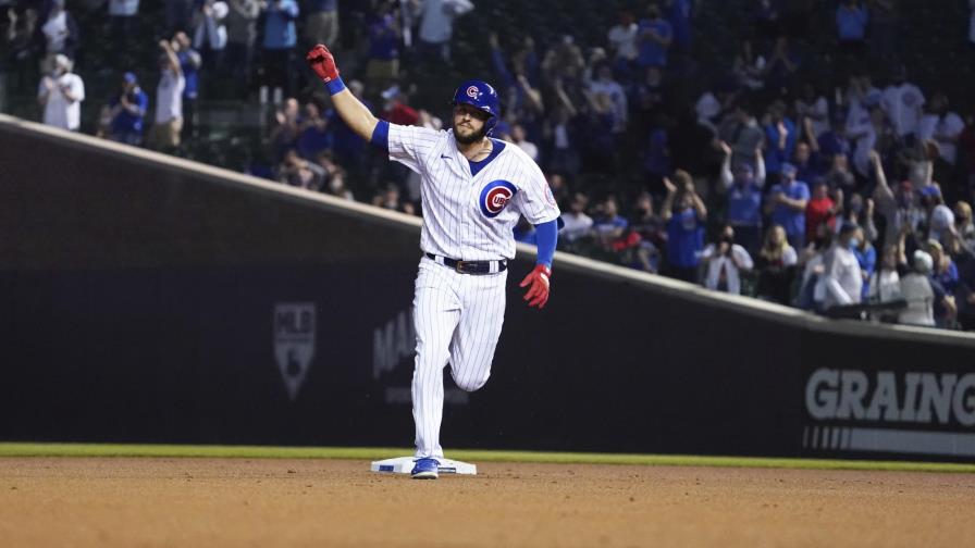 Cachorros pegan tres HRs para vencer a Cerveceros 5-3