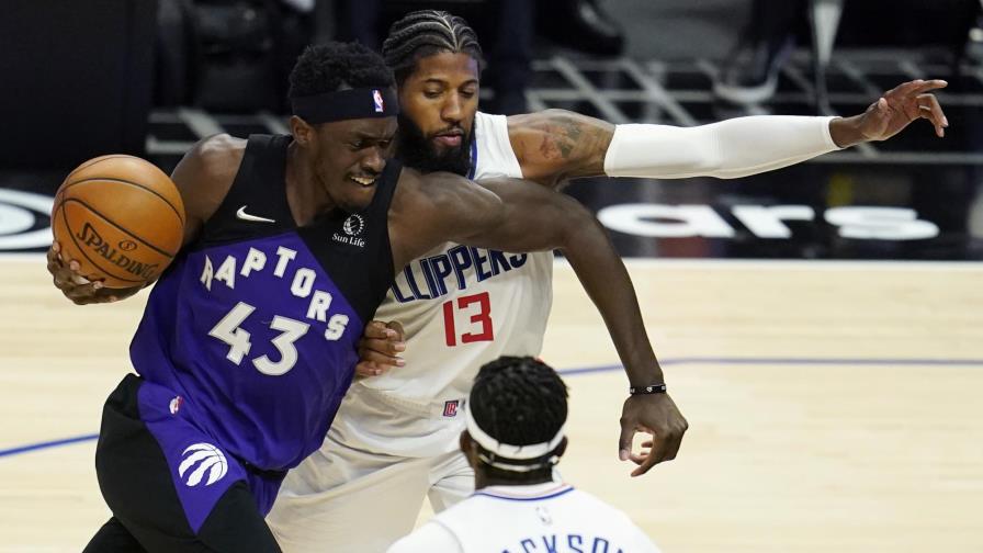 Los Clippers remontan para derrotar a los Raptors 105-100 Los Clippers remontan para derrotar a los Raptors 105-100