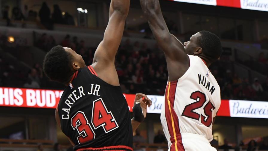 Butler anota 27 puntos ante su exequipo, Heat vence a Bulls