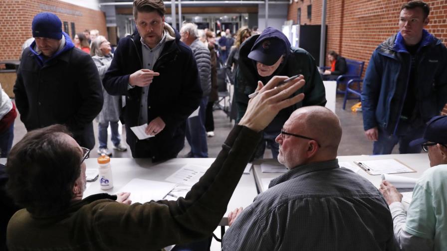 Revés demócrata: resultados de caucus en Iowa se demoran Revés demócrata: resultados de caucus en Iowa se demoran
