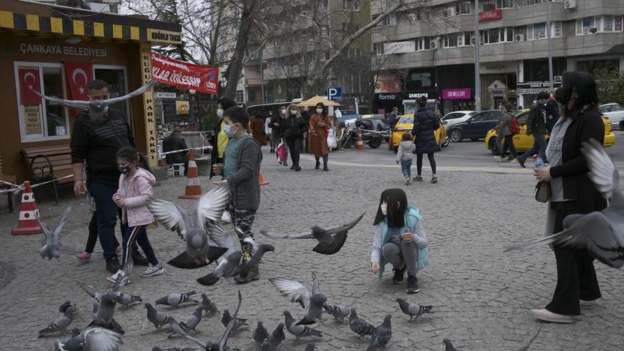 Turquía reporta cifra récord de decesos por COVID-19