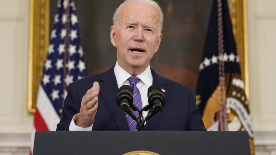 Biden destaca el apoyo a Ucrania en 1ra llamada con homólogo