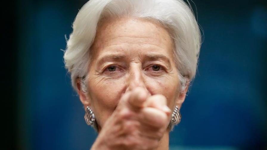 Lagarde advierte de que el PIB de la eurozona podría caer un 15 % este año