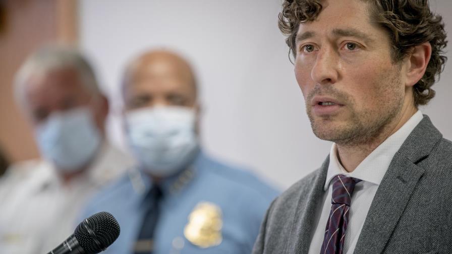 Concejo municipal en Minneapolis propone desmantelar policía