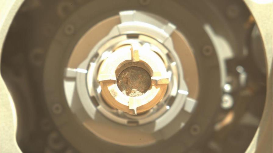 NASA confirma recolección de 1ra muestra de roca de Marte