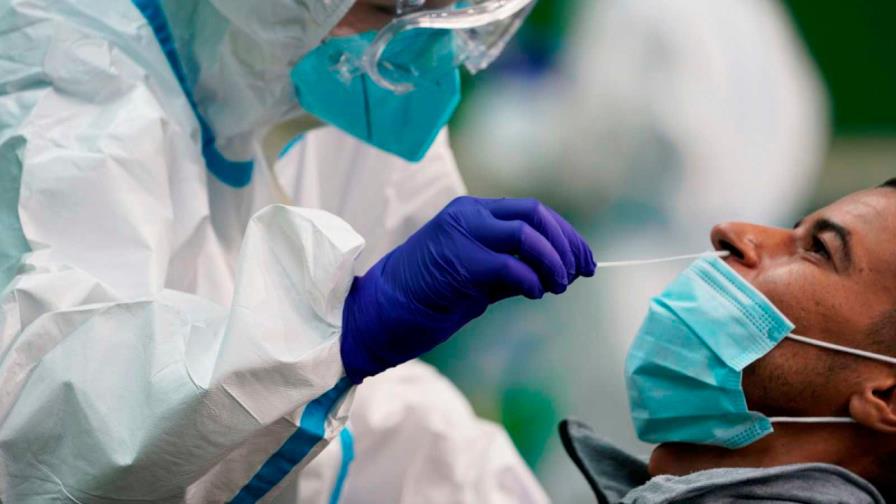 España confirma 5 contagios de ómicron y dos casos sospechosos
