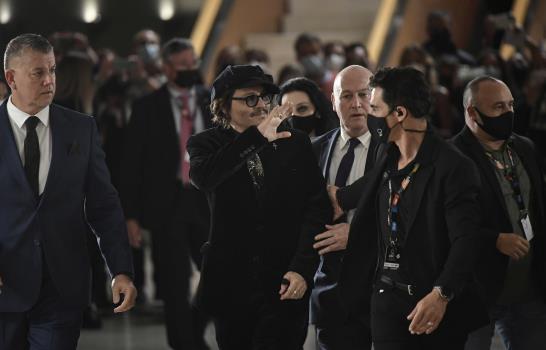 Pese a polémica, Depp recibe su Donostia en San Sebastián
