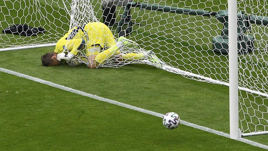 Golazo de Schick desde mitad de cancha fulmina a Escocia Golazo de Schick desde mitad de cancha fulmina a Escocia