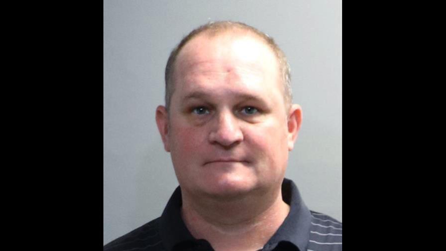 Acusan a pareja blanca en EEUU tras apuntarle a mujer negra