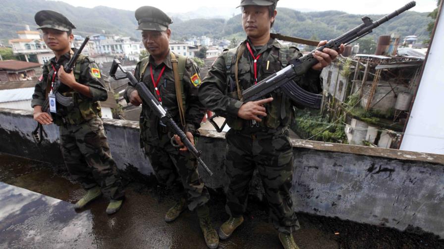 Rebeldes de Myanmar dicen que derribaron helicóptero militar
