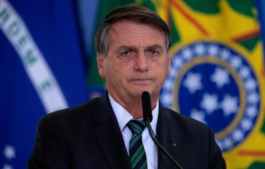 Bolsonaro se irrita con periodistas que le preguntan por los 500,000 muertos