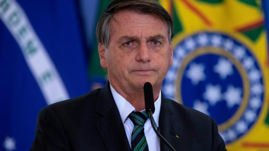 Bolsonaro se irrita con periodistas que le preguntan por los 500,000 muertos