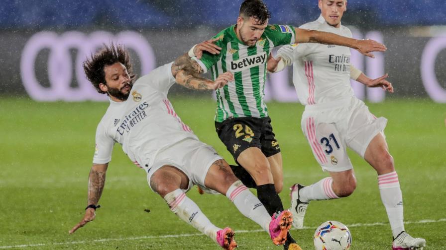 El Madrid se atora en la lucha por título; empata con Betis
