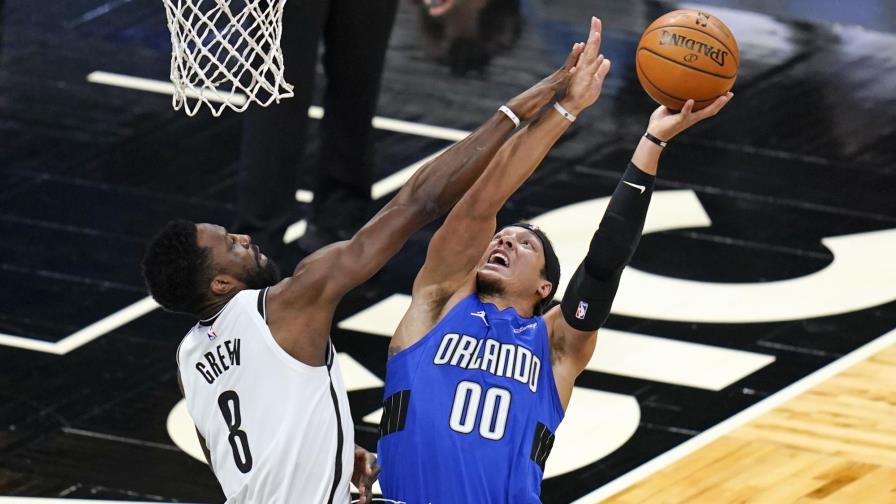Gordon impulsa al Magic, que vence 121-113 a los Nets