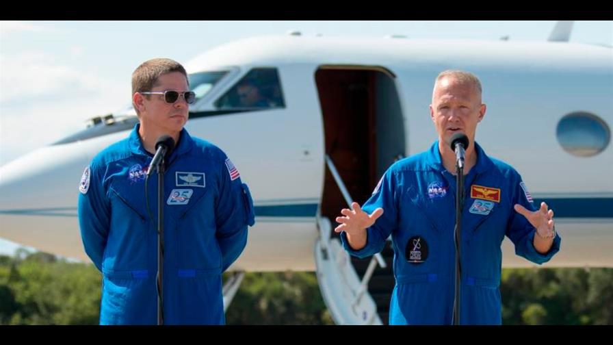 Astronautas de EEUU llegan a Florida para primer viaje tripulado en 9 años