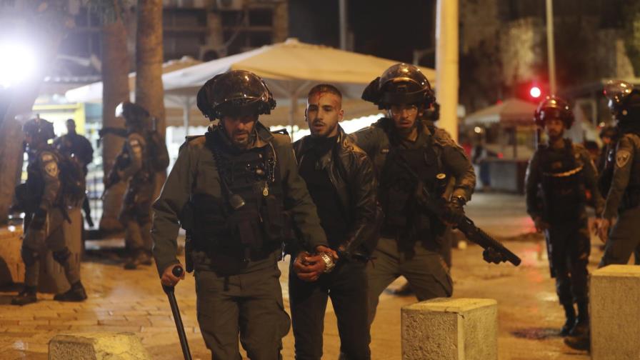 Policía israelí mata a tiros a palestino que apuñaló a judío Policía israelí mata a tiros a palestino que apuñaló a judío
