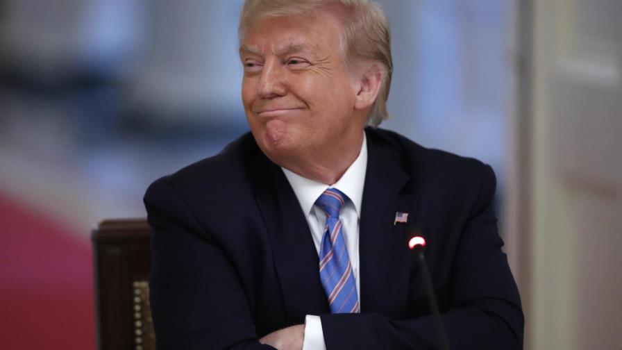 Trump amenaza a escuelas con quitarles exención de impuestos