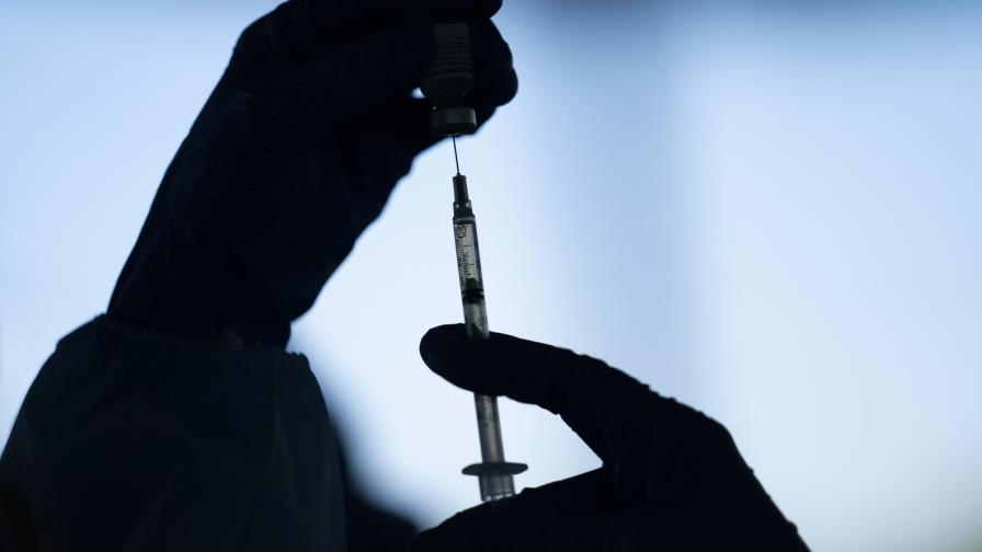 Doctores británicos quieren revisar plazos de vacuna Pfizer Doctores británicos quieren revisar plazos de vacuna Pfizer
