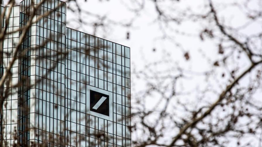 Policía revisa sede del Deutsche Bank por denuncias de blanqueo Policía revisa sede del Deutsche Bank por denuncias de blanqueo