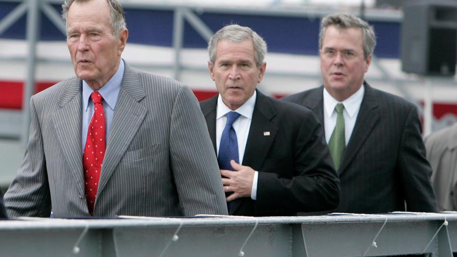 Jeb Bush dedica emocionado tuit a su padre al que ya extraña