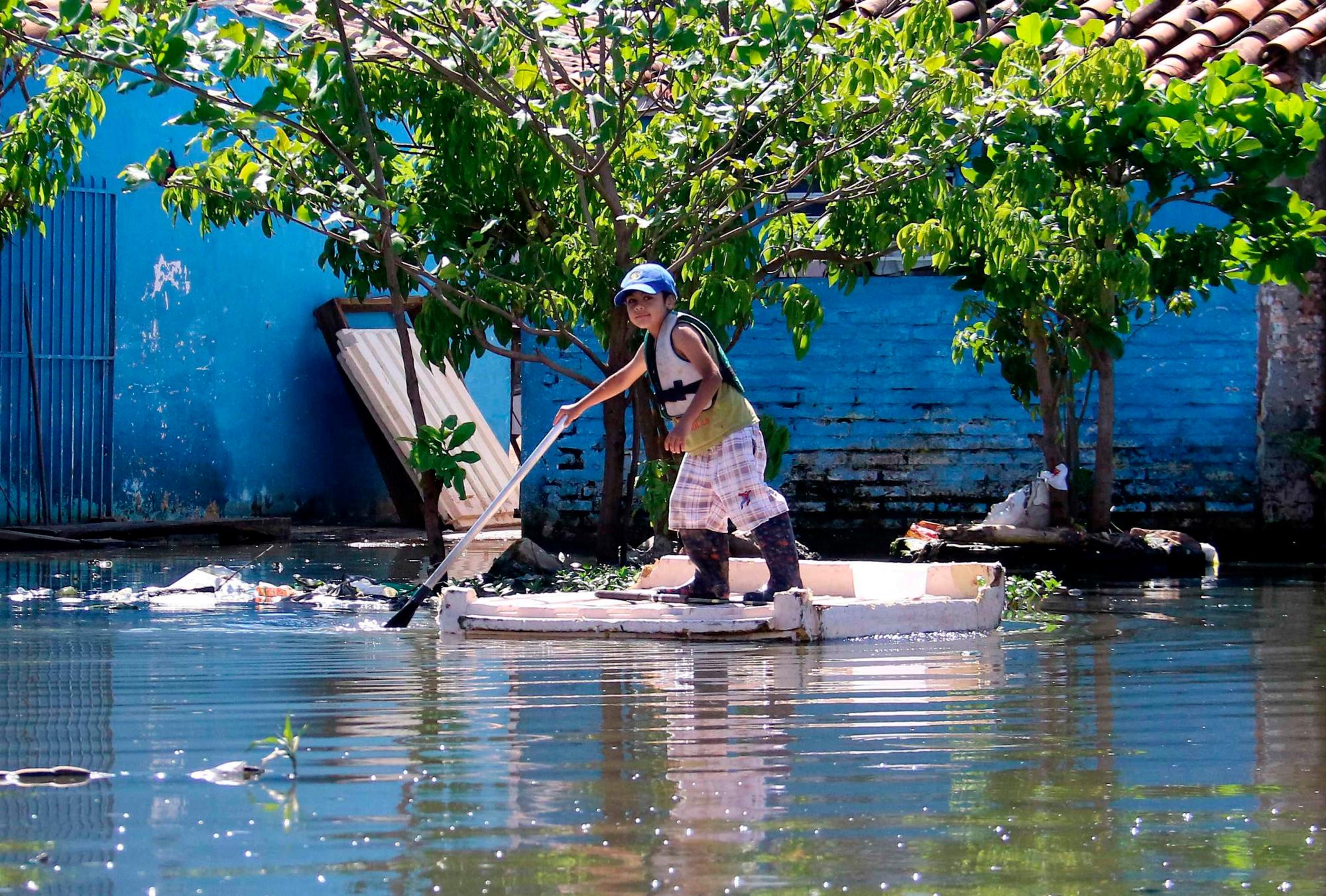 Barrio Asunción inundado por agua estancada