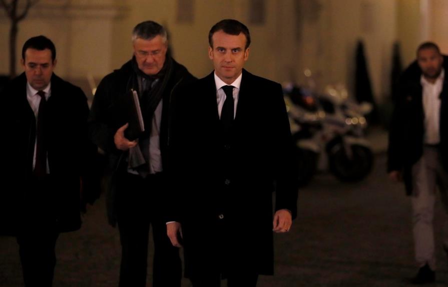 Macron se reúne con miembros del Gobierno en célula de crisis por el tiroteo