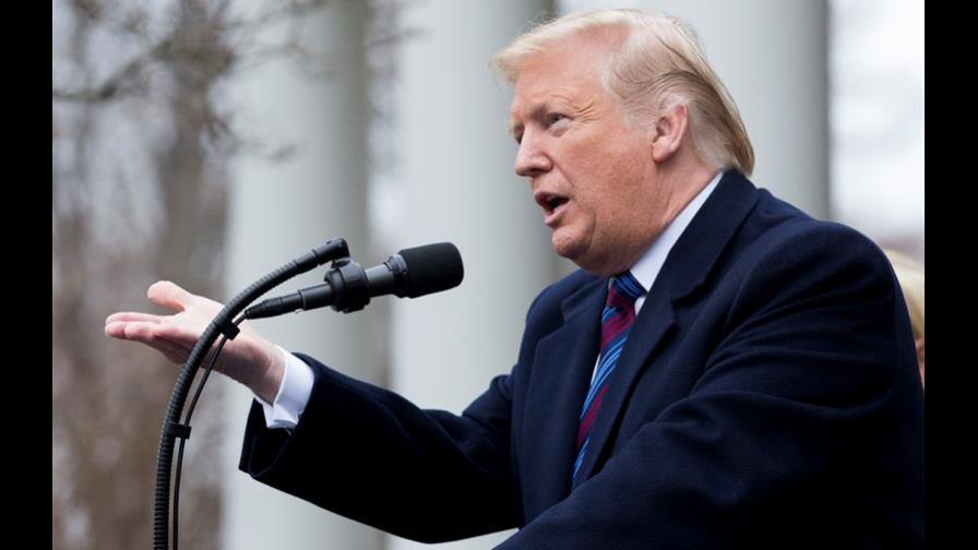 Trump dice que se mantienen negociaciones para reapertura de Administración