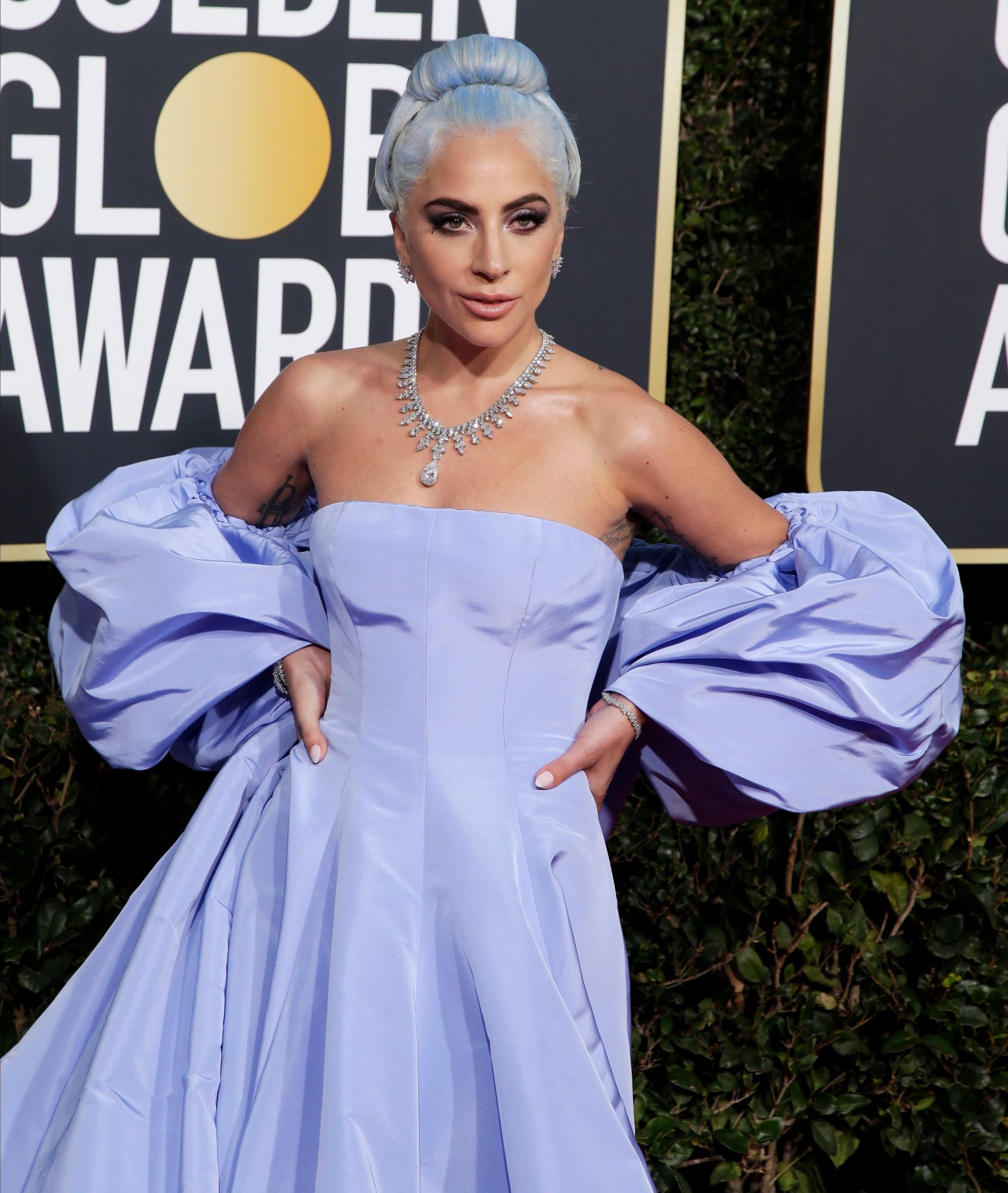 Lady Gaga a su llegada en los Golden Globes.