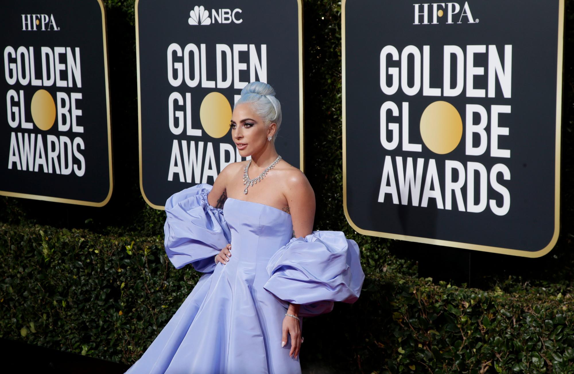 MCX001. Beverly Hills (United States), 06/01/2019.- Lady Gaga arrives for the 76th annual Golden Globe Awards ceremony at the Beverly Hilton Hotel, in Beverly Hills, California, USA, 06 January 2019. (Estados Unidos) EFE/EPA/MIKE NELSON