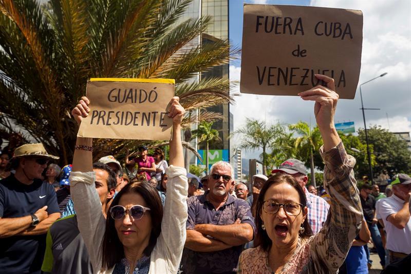 La oposición venezolana juega otra carta para desalojar a Maduro del poder