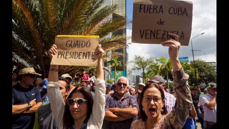 La oposición venezolana juega otra carta para desalojar a Maduro del poder