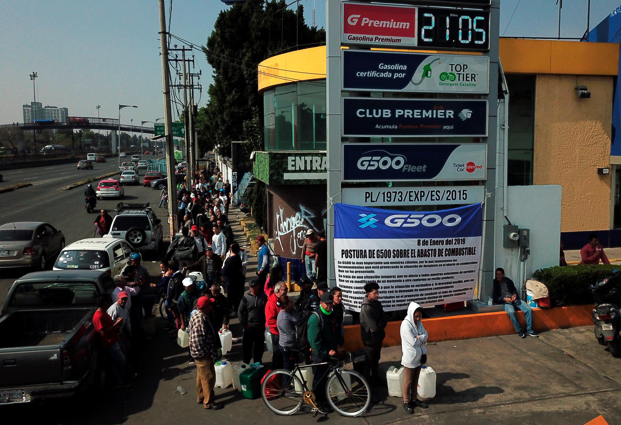 Escasez de gasolina se convierte en la primera gran crisis de López Obrador