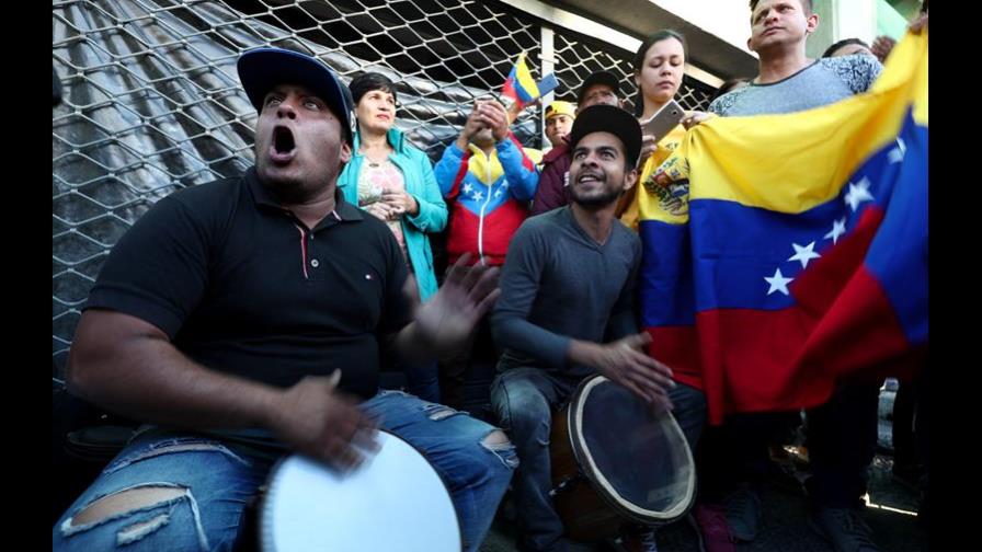 Juanes, Sanz, Fonsi y otros llaman a venezolanos a “resistir” contra Maduro