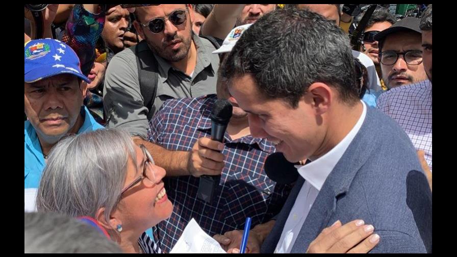 Madre de Guaidó aparece en acto político para reencontrarse con su hijo
