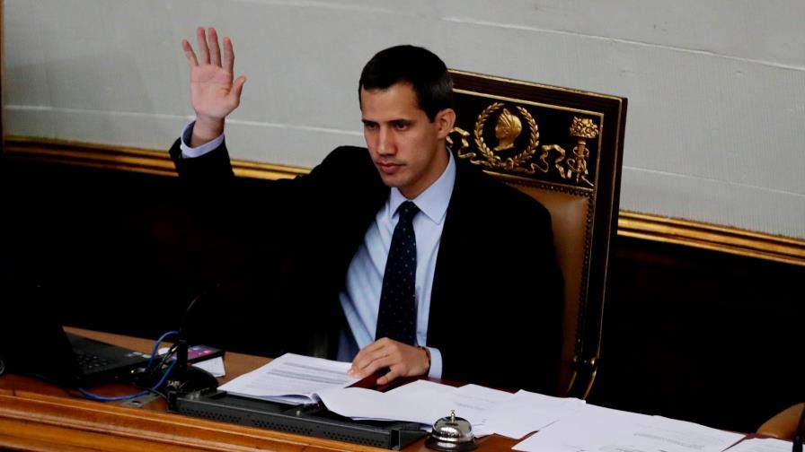 Guaidó eleva el tono del desafío a Maduro y designa embajadores en 10 países